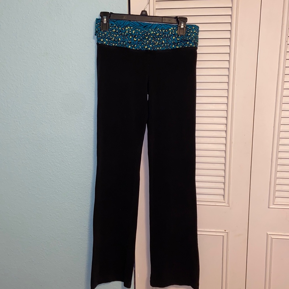 PINK blue cheetah flared yogas